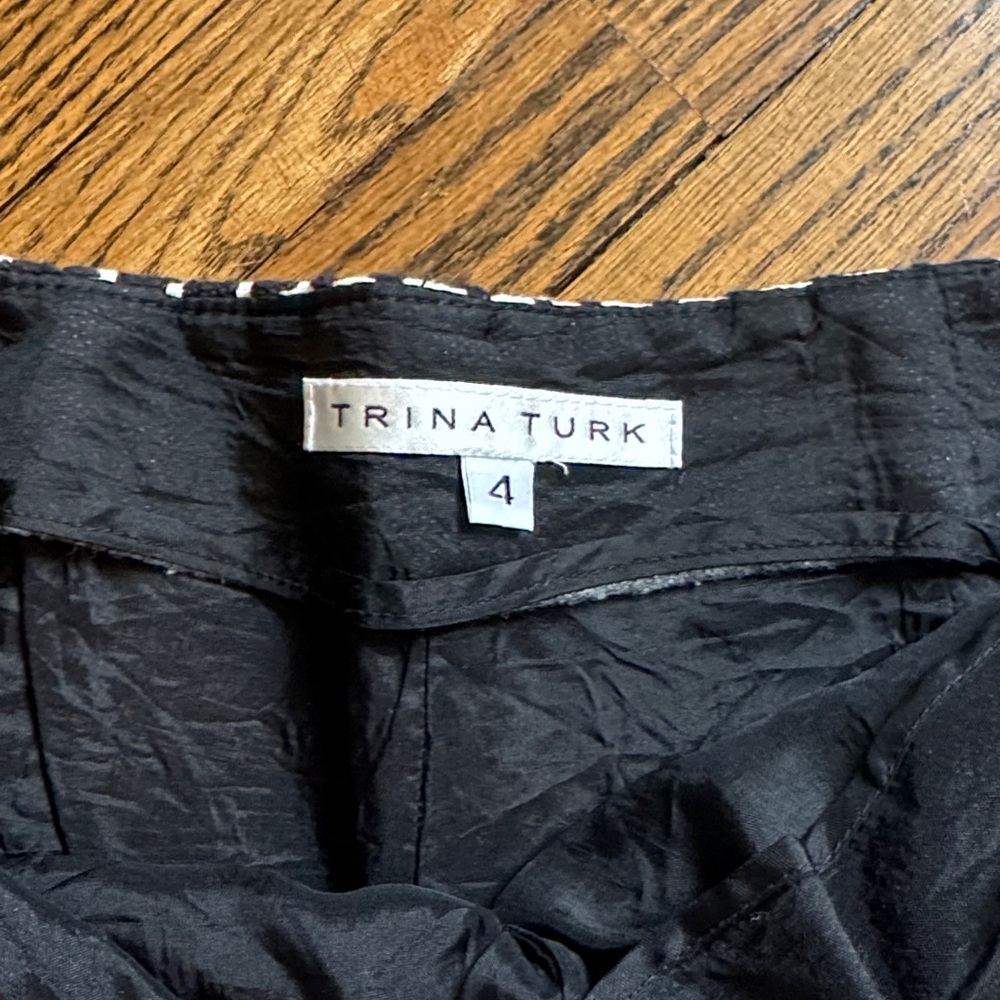 Trina Turk Black & White Houndstooth Shorts! 🖤 - Picture 2 of 5